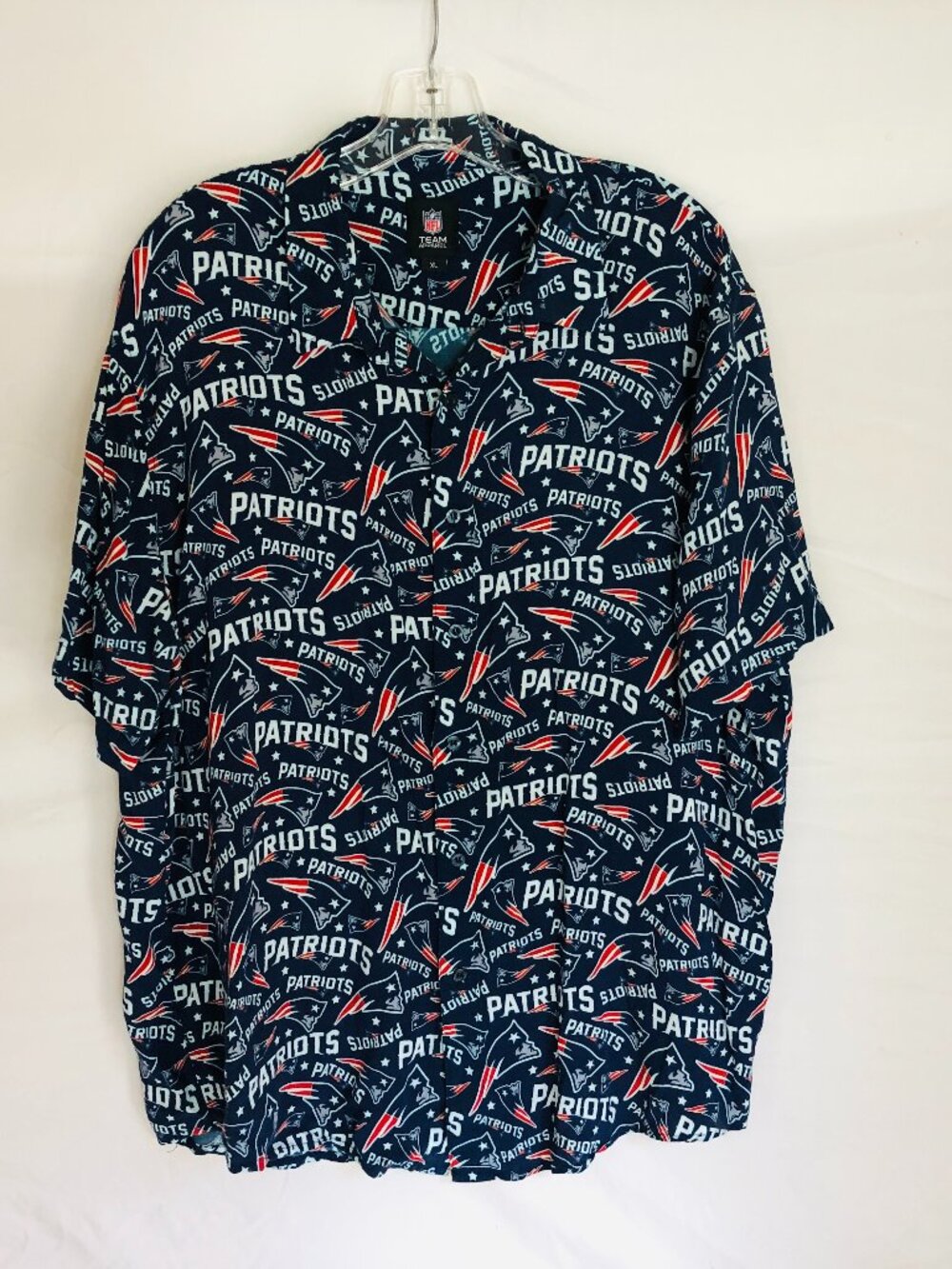 New England Patriots NFL Team Apparel Men's Size XL Hawaiian Shirt